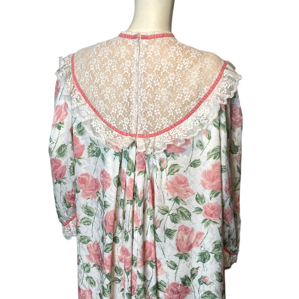 Floral Lace Yoke Long Women's Dress in Pink and White - Picture 5 of 14